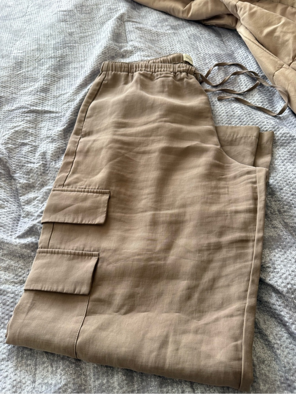Abercrombie & Fitch Neutral Taupe Wide-Leg Cargo Pants Size M - Picture 7 of 8